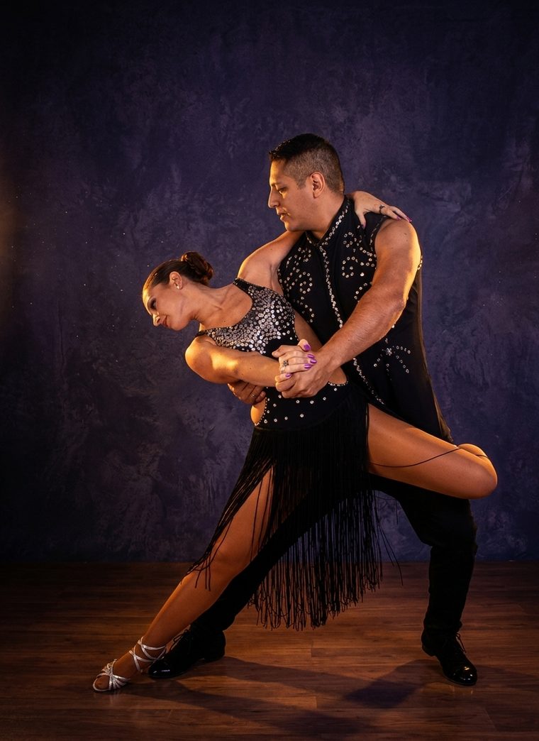 Nelson Lara y Jimena Yuste en una figura de bachata